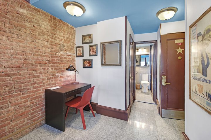 Room 20 of 99