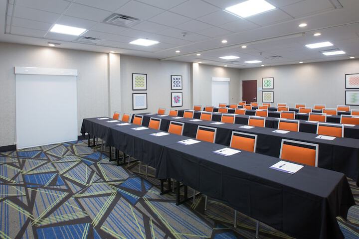 Holiday Inn Express Hotel & Suites Tupelo by IHG