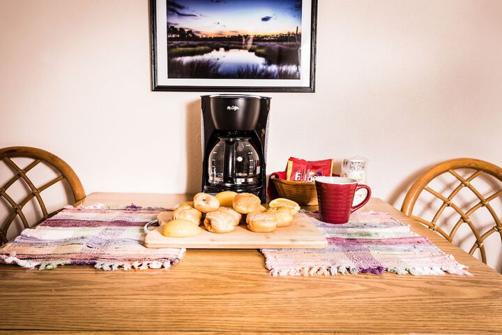 Breakfast/Coffee Service 77 of 135