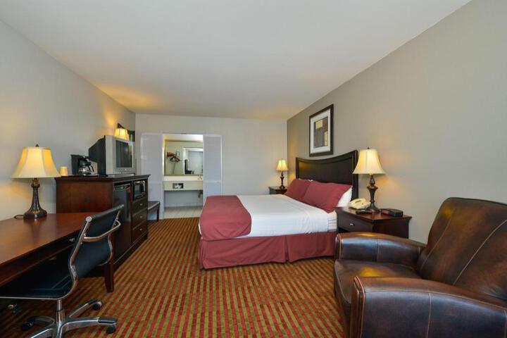 Lamplighter Inn and Suites