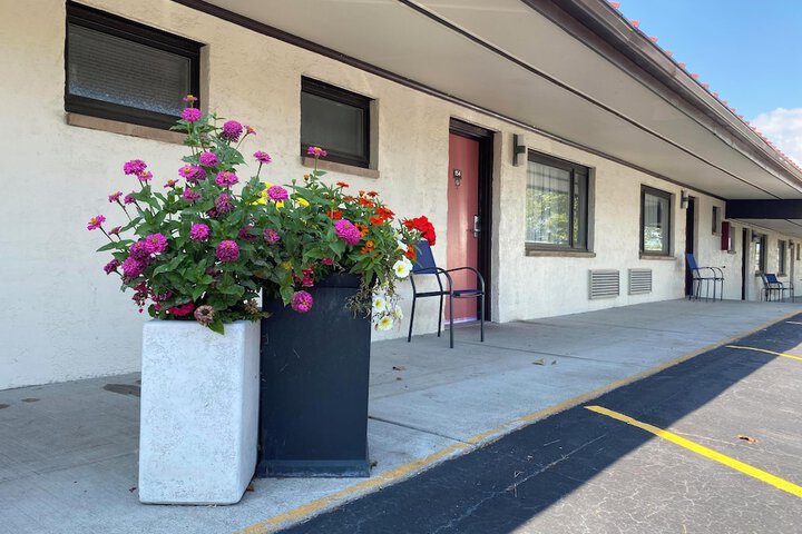 Econo Lodge South