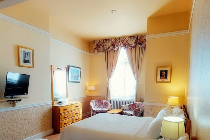 Room 62 of 71