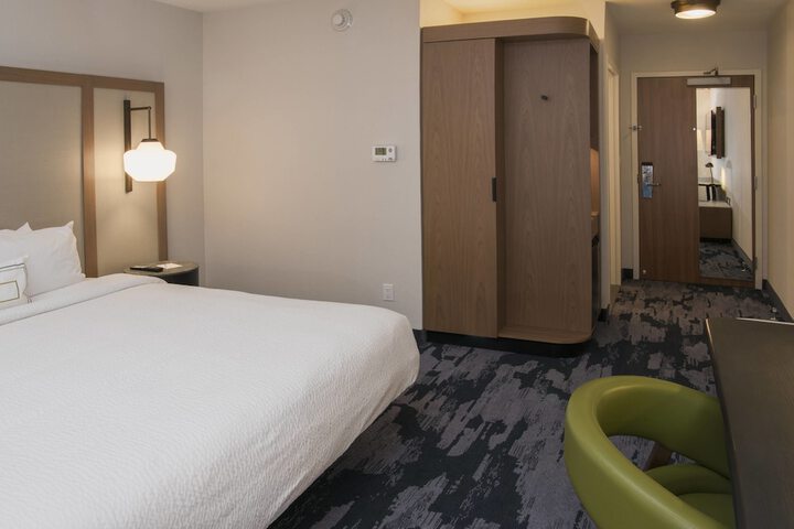 Room 16 of 28