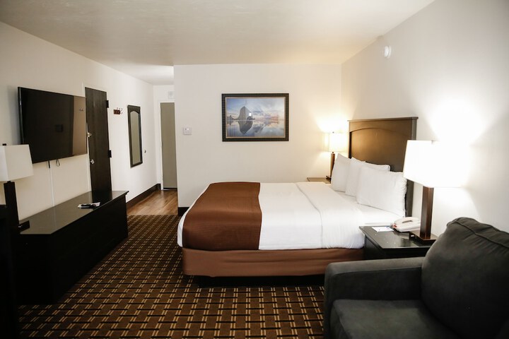 Room 9 of 36