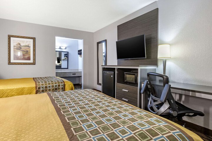 Room 28 of 33