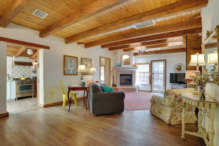 Patagonia Cottage w / Patio & Yard: Walk to Town!