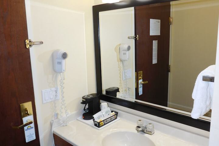Room 17 of 22
