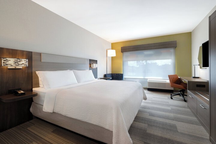 Holiday Inn Express & Suites Glendale Downtown by IHG