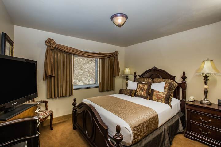Room 33 of 37