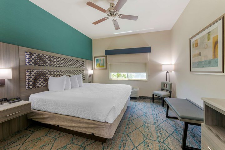 Room 33 of 46