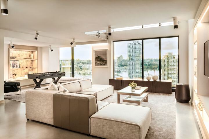Room 45 of 102