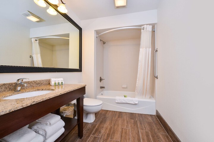 Room 10 of 46