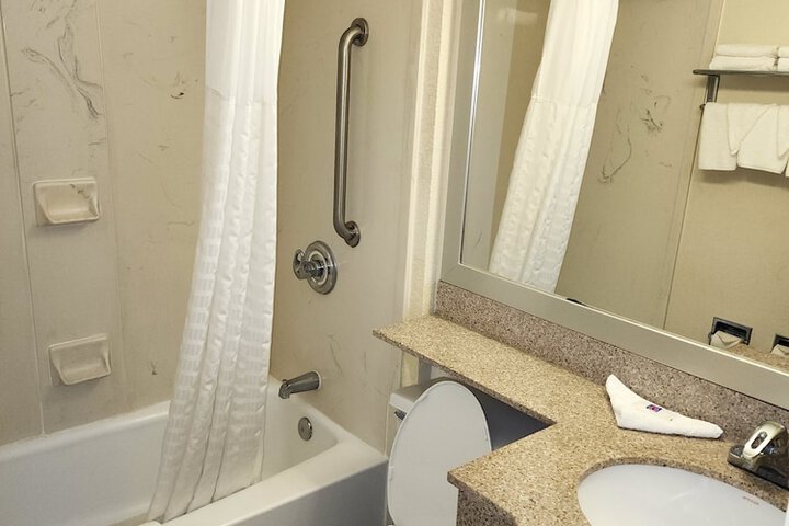 Room 32 of 40