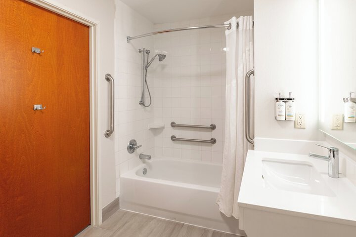Holiday Inn Express Hotel & Suites ANDERSON NORTH by IHG