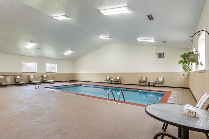 Pool 4 of 28