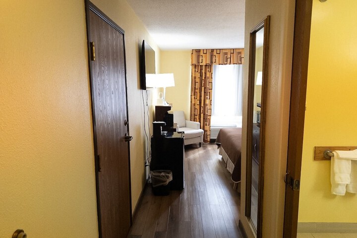 Baymont by Wyndham Battle Creek Downtown