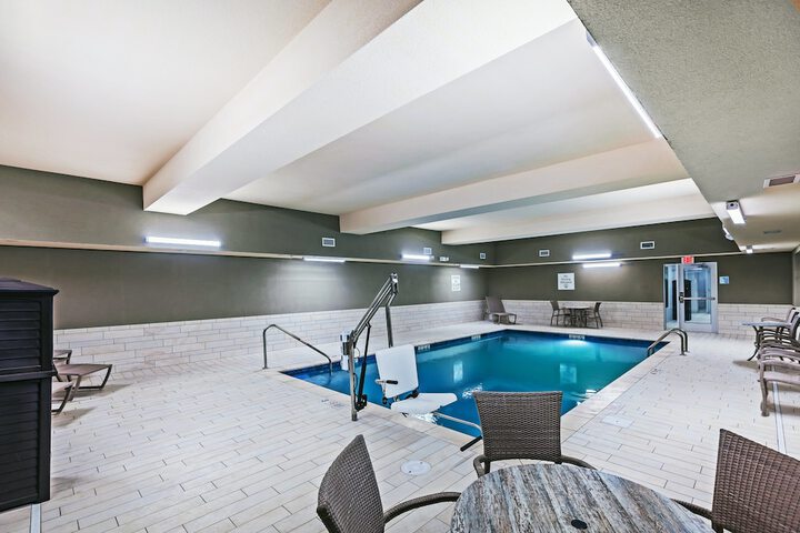 Pool 10 of 41