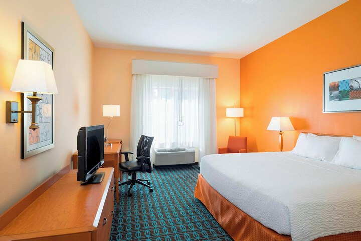Fairfield Inn & Suites by Marriott State College