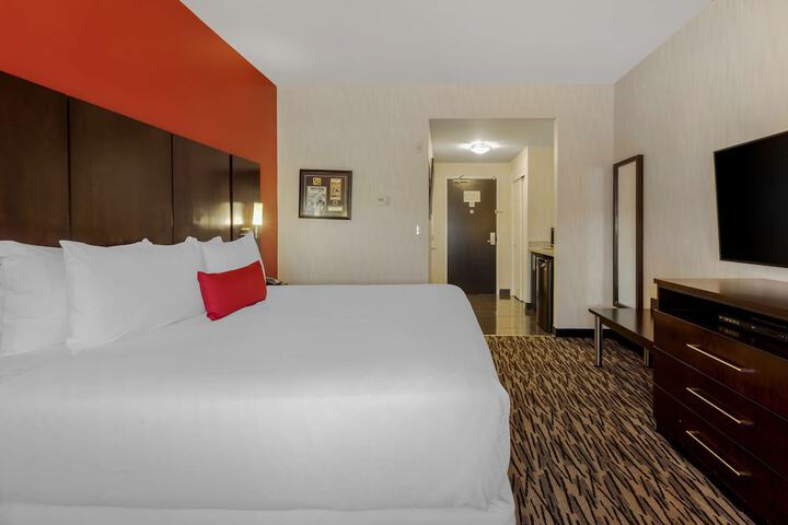 C Hotel by Carmens BW Premier Collection