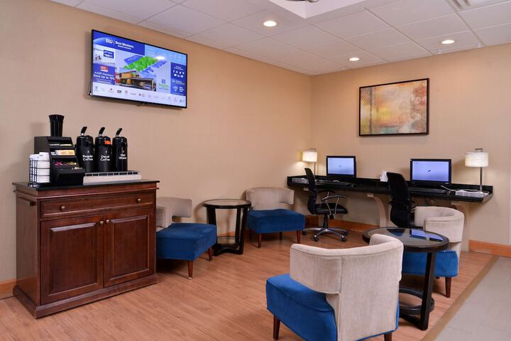 Business Center 42 of 44