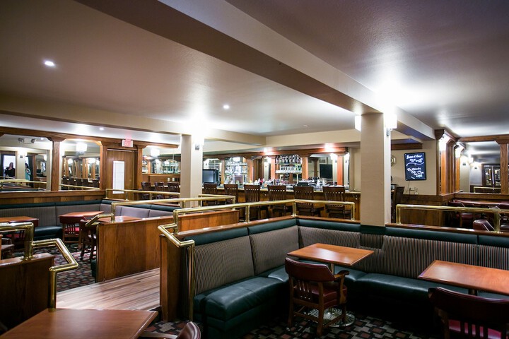 Lounge 19 of 21