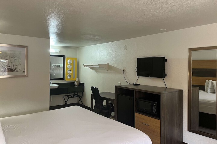 Room 13 of 14