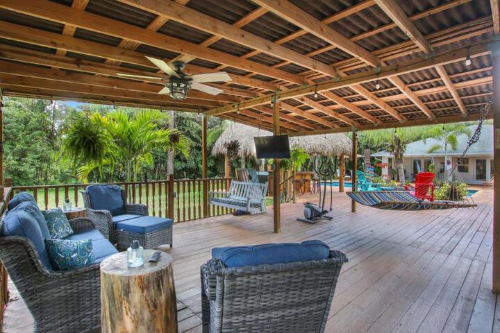 Private Tropical Paradise Guesthouse!