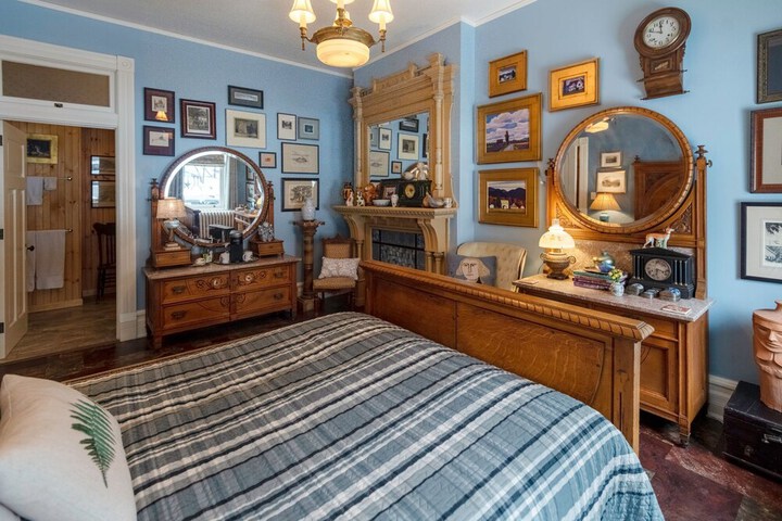 Room 16 of 40