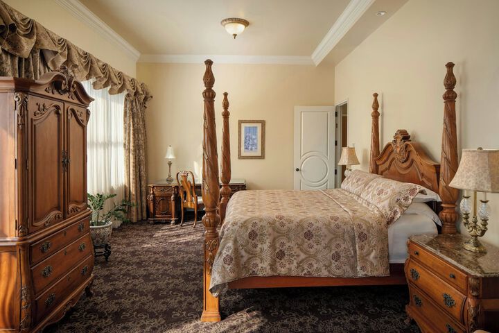 Davenport Hotel Autograph Collection