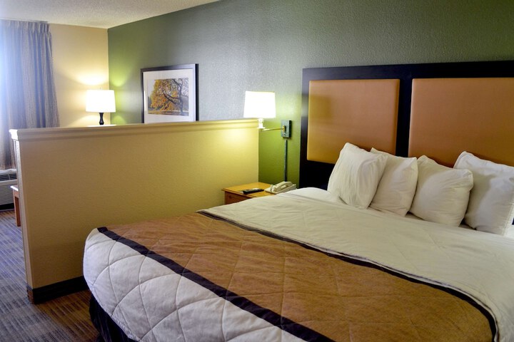 Room 32 of 43