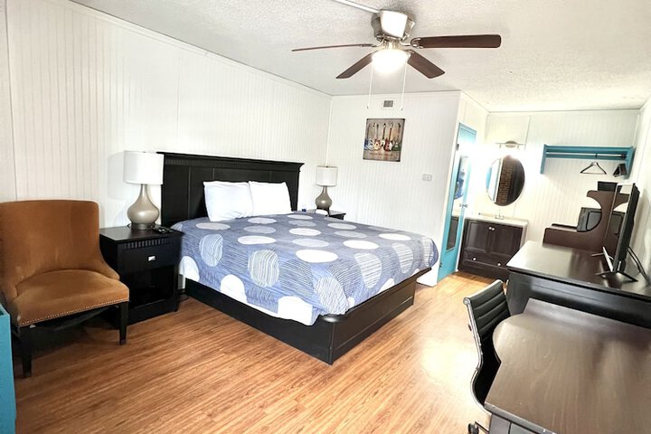 Room 6 of 17