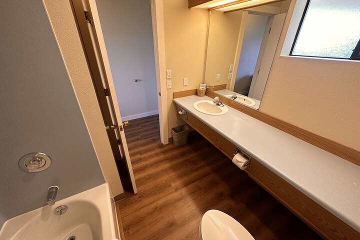 Room 109 of 181