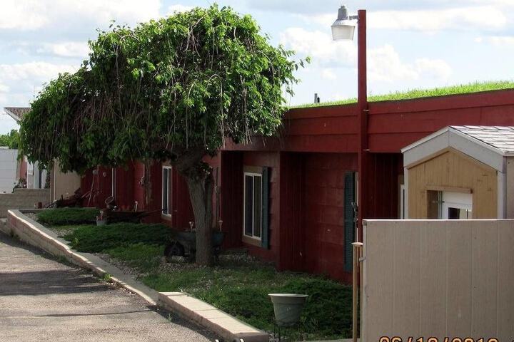 Earth Inn Motel