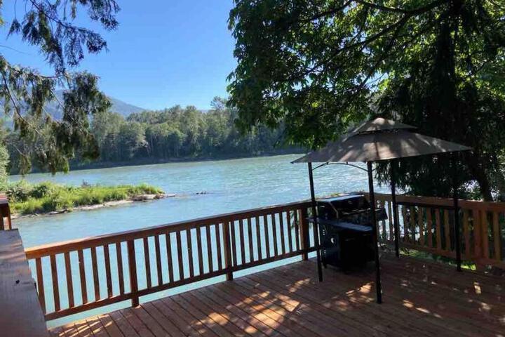 Riverfront Getaway on the Wild and Scenic