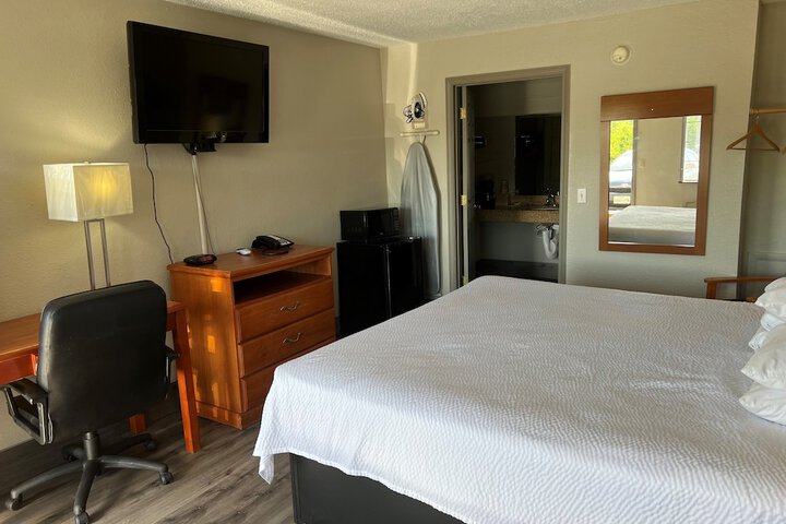 Room 9 of 24