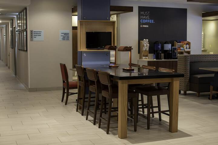 Holiday Inn Express & Suites Tonawanda - Buffalo Area by IHG