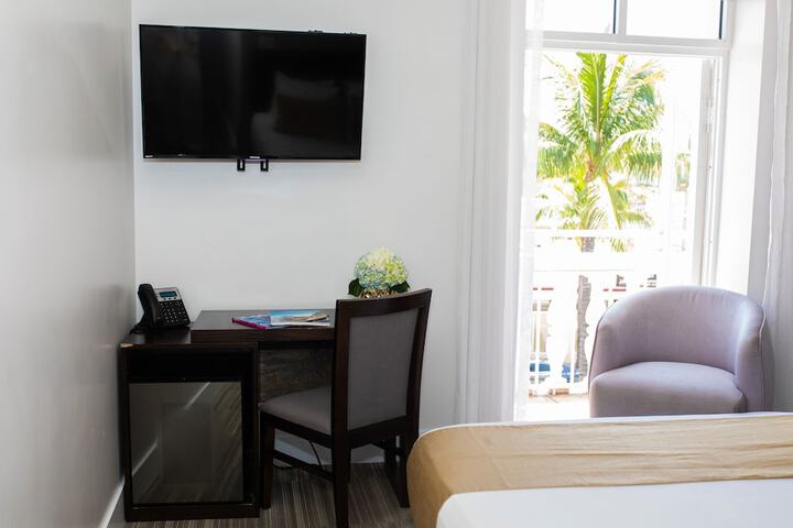 Room 32 of 44