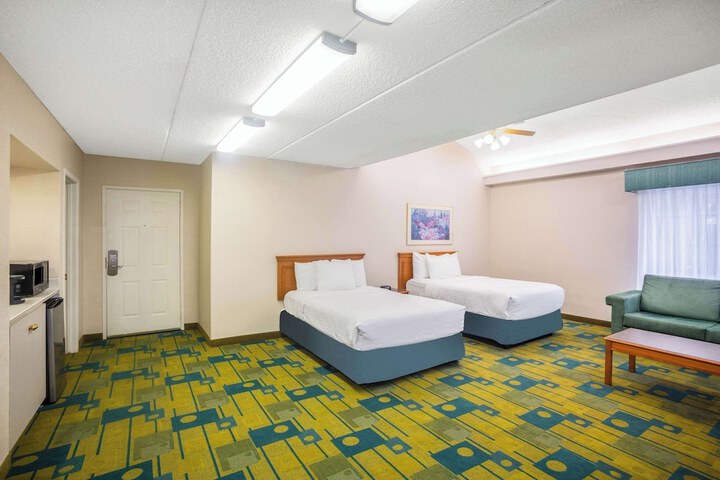 Room 25 of 28