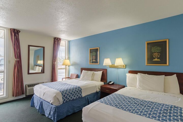 Room 16 of 40