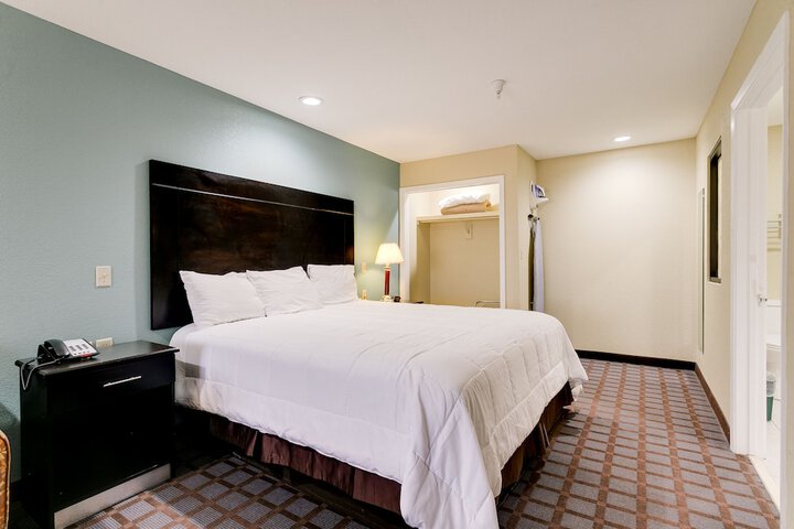Room 34 of 40
