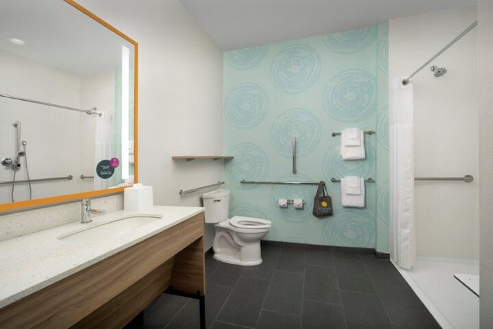 Room 12 of 28
