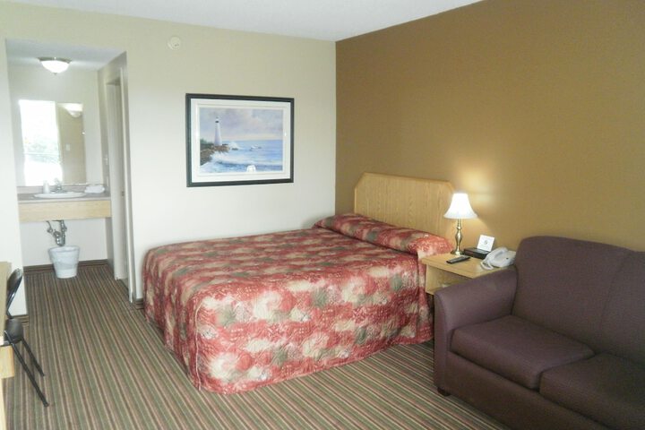 Room 8 of 9