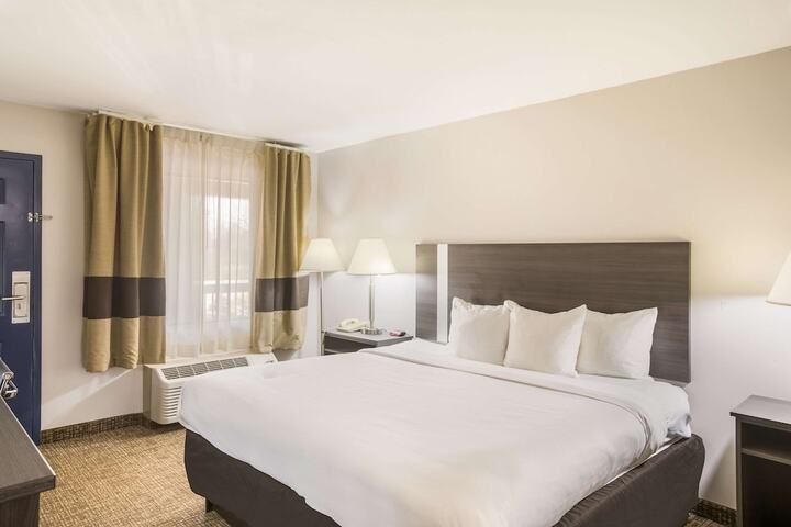 Room 32 of 41