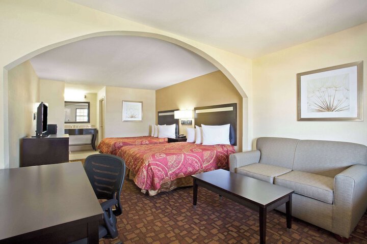 Room 10 of 26