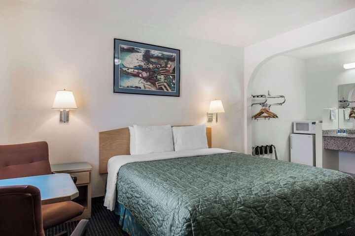 Rodeway Inn Beaumont 1-10