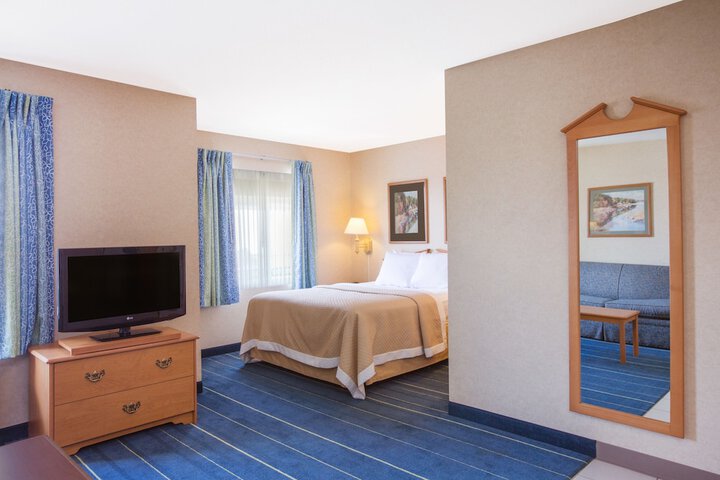 Room 32 of 40
