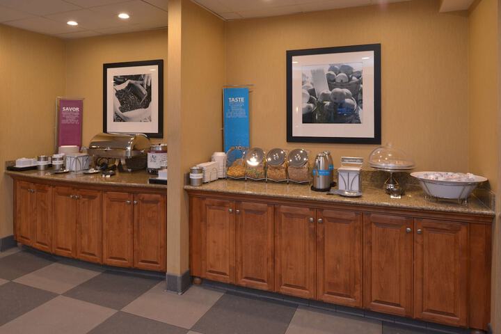 Hampton Inn & Suites Bakersfield North-Airport