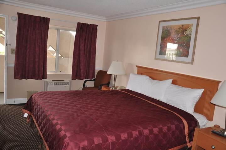 Room 32 of 40