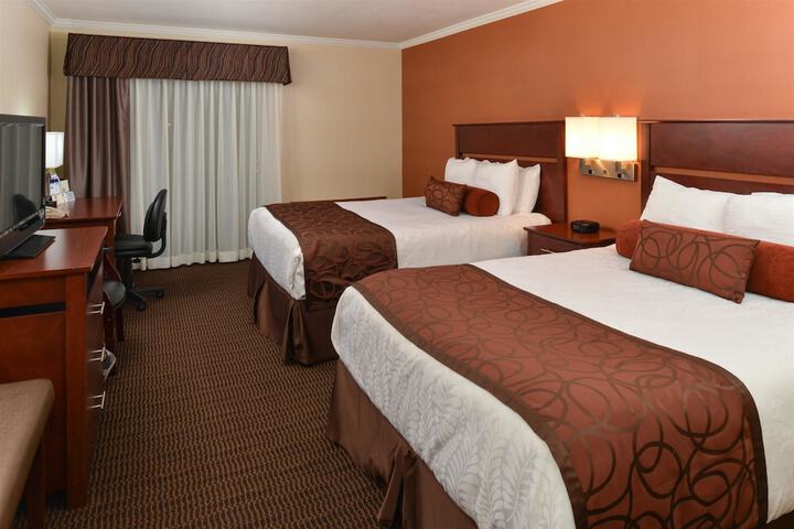 Best Western Plus Landmark Inn