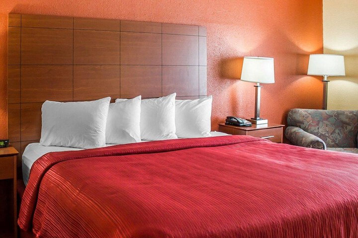 Room 10 of 30